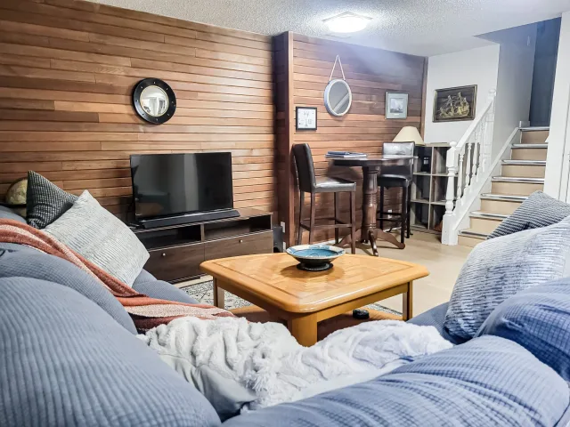 Nautical Nook - Legal Suite near Foothills Hospital